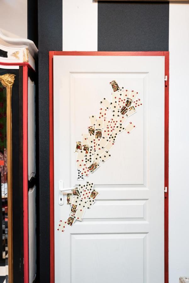 Insolite Alice In Wonderland Gujan-Mestras Exterior foto